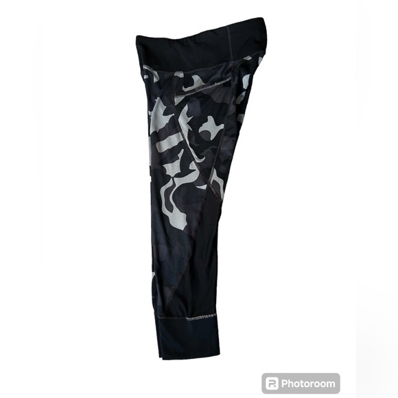 Athleta women’s Capri length legging size small - Picture 3 of 10